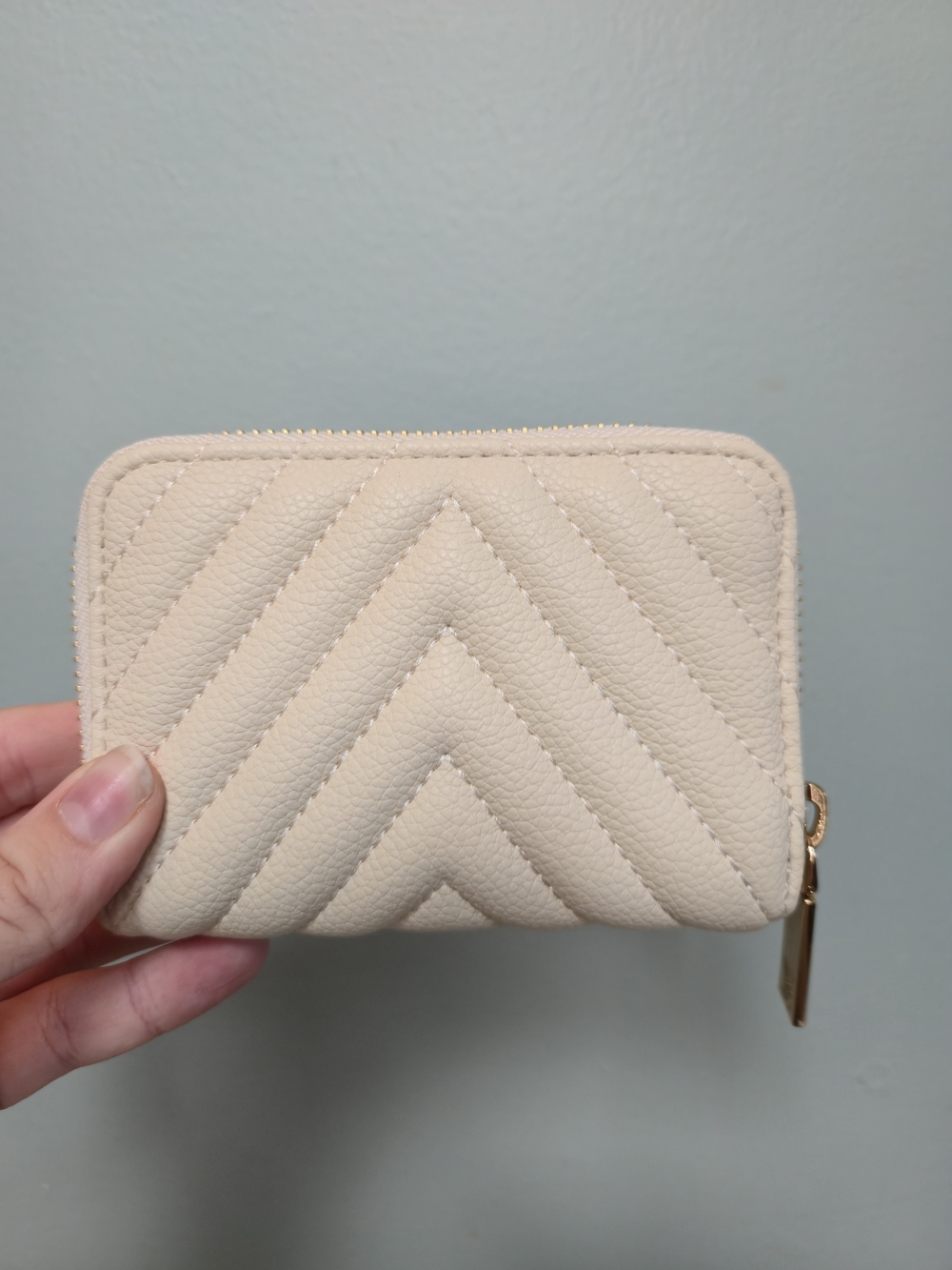 Victoria's Secret Cream Quilted Zip Card Wallet with Gold Logos - Picture 3 of 3